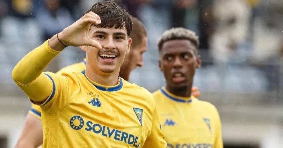 罗马诺:葡萄牙后卫戈梅斯周二接受狼队体检,将签约至2029年