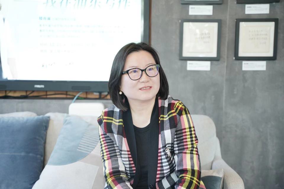 专访|《城中之城》原著作者滕肖澜:金融之城里,人的命运_腾讯新闻