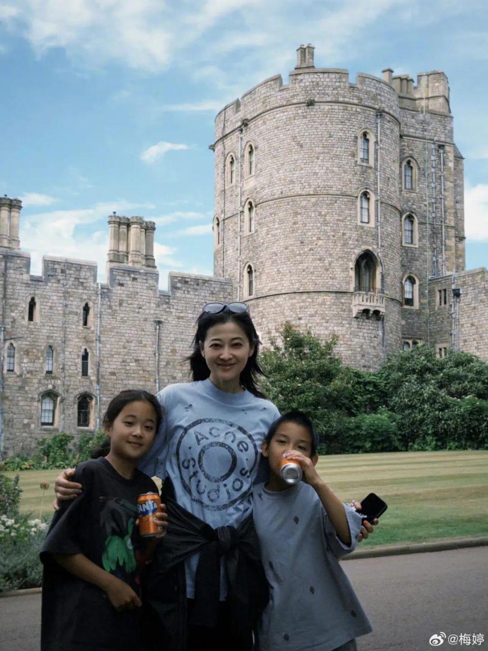 《六姊妹》接棒沈月出演青年"何佳丽"引热议,梅婷完成任务了吗