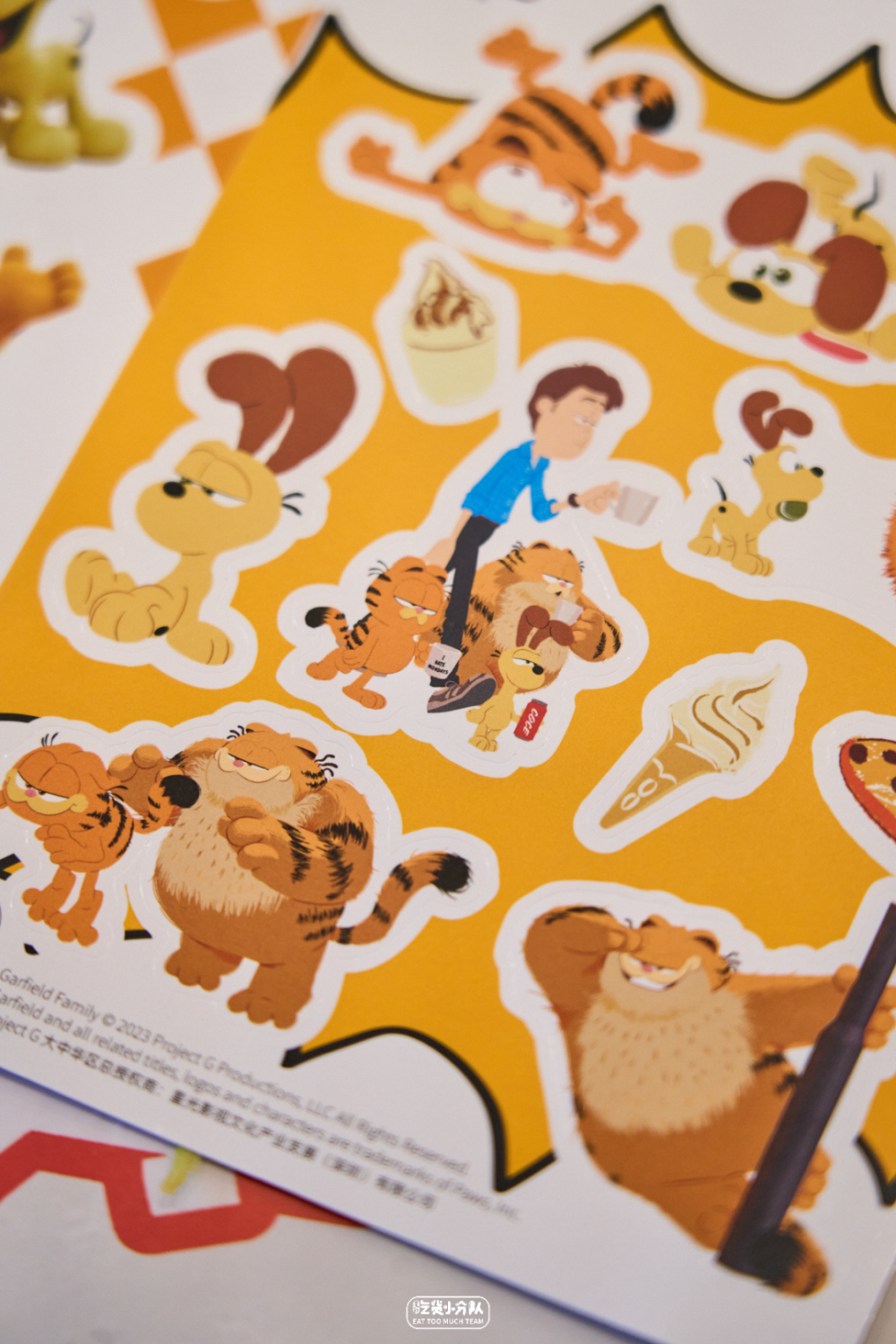 这辈子认识的第一个吃货就是电视上的这只大橘猫"欧迪,我卡住了,快把