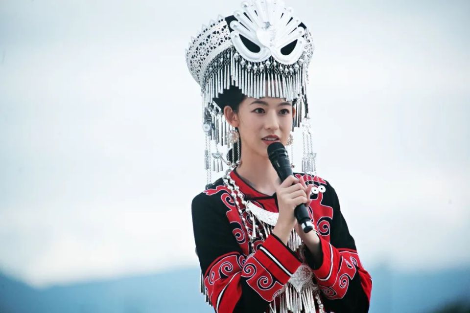 追花时间丨"恐龙抗狼"原创作者炸场,功夫"女熊猫"秀身手