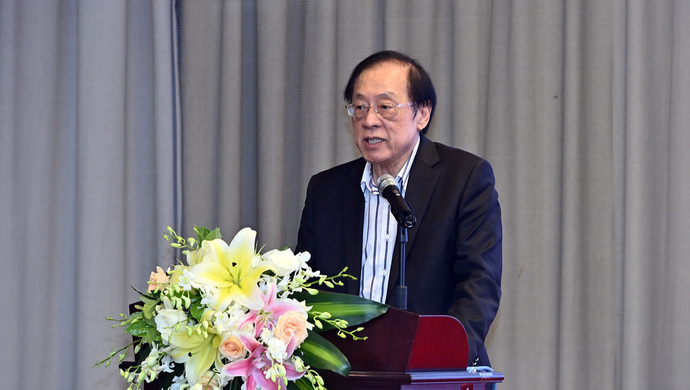 图灵奖得主姚期智:中国年轻学者已在大模型基础理论上取得突破_腾讯新