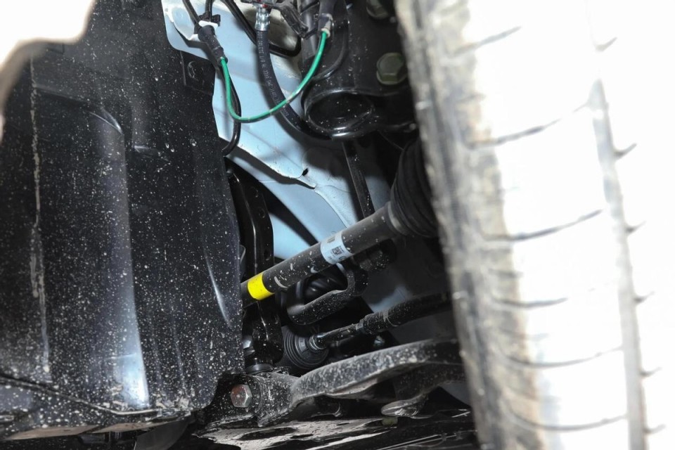 不管是轩逸经典款,还是第十四代轩逸,它们都搭载日产经典的hr16发动机