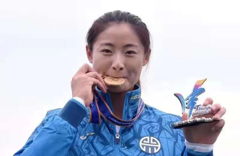 第十三届全国运动会四川队取得女子曲棍球冠军除了天赋,叶娇能走到