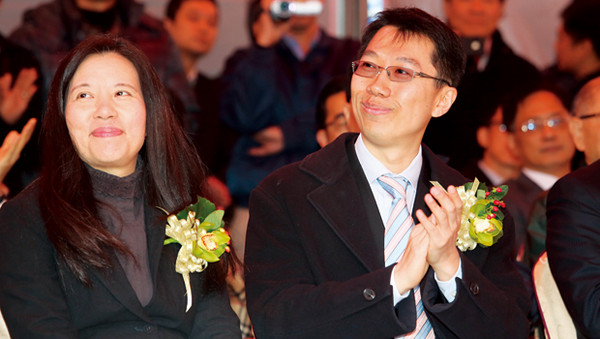 同样,郭守正相比火爆的郭台铭,温和的性格也更加像母亲林