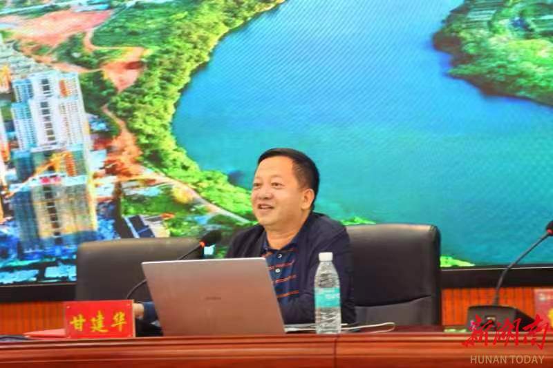 耒阳二中迎文化盛宴 甘建华专题讲座开讲