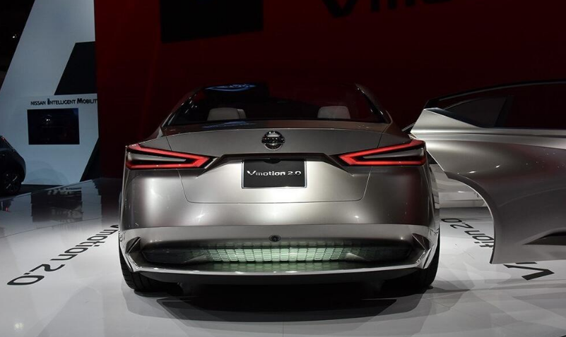 其实这款车是源自3年前的概念车"vmotion 2.