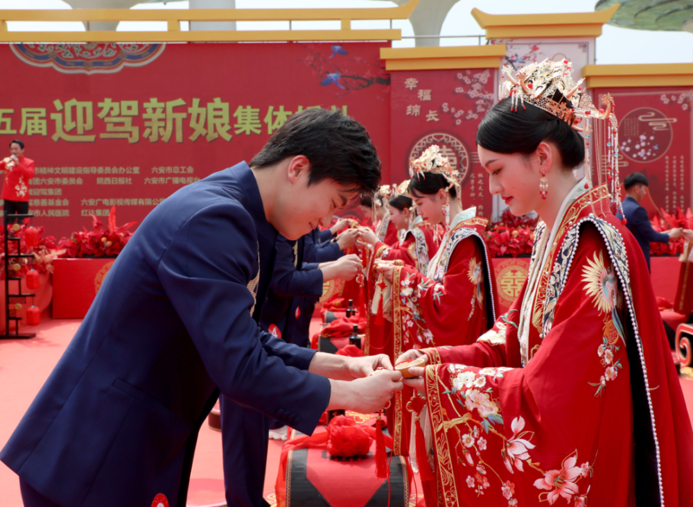 今天,六安这场婚礼,全城见证!_腾讯新闻