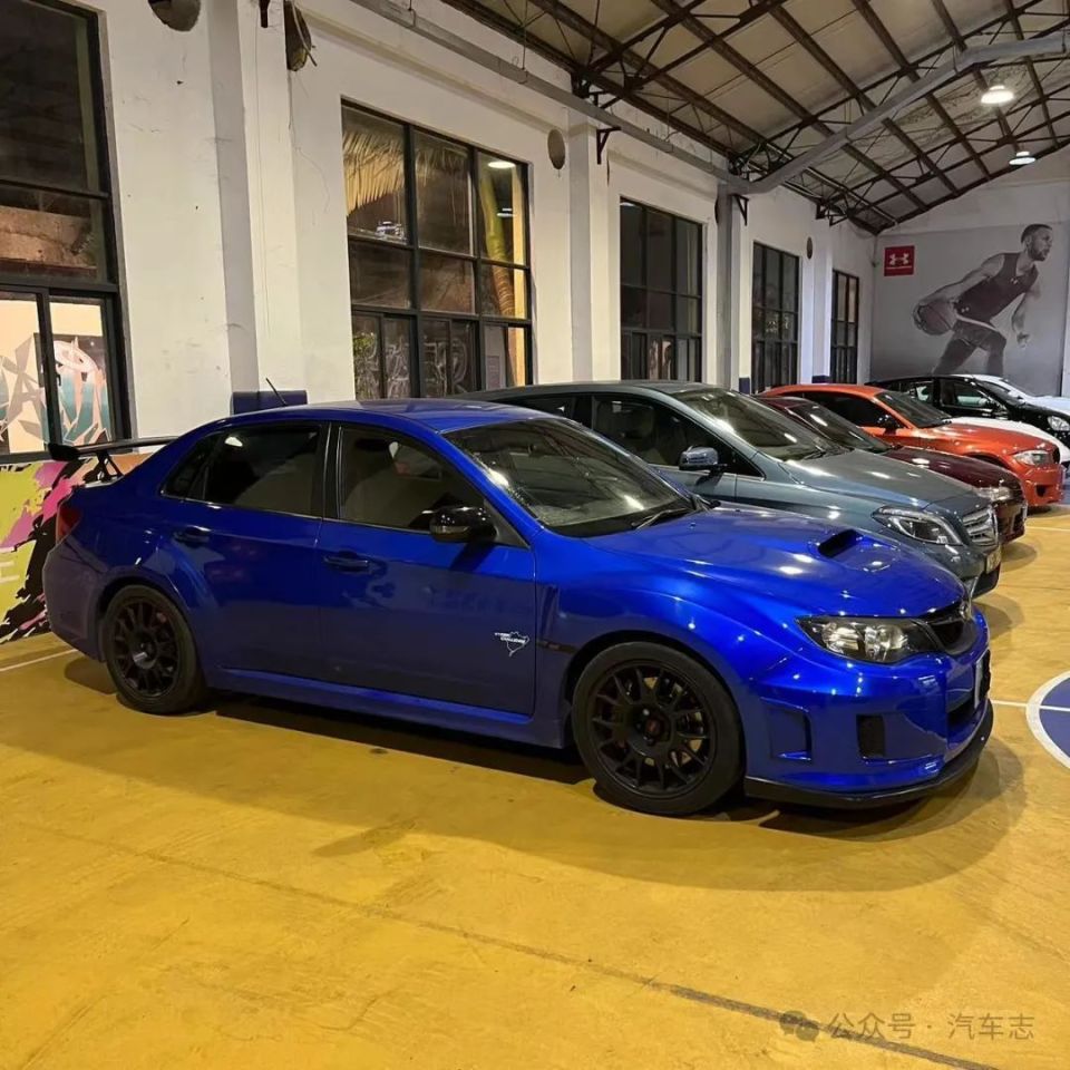 全球限量200台的斯巴鲁wrx sti撞车上墙,后续发展让人懵逼_腾讯新闻