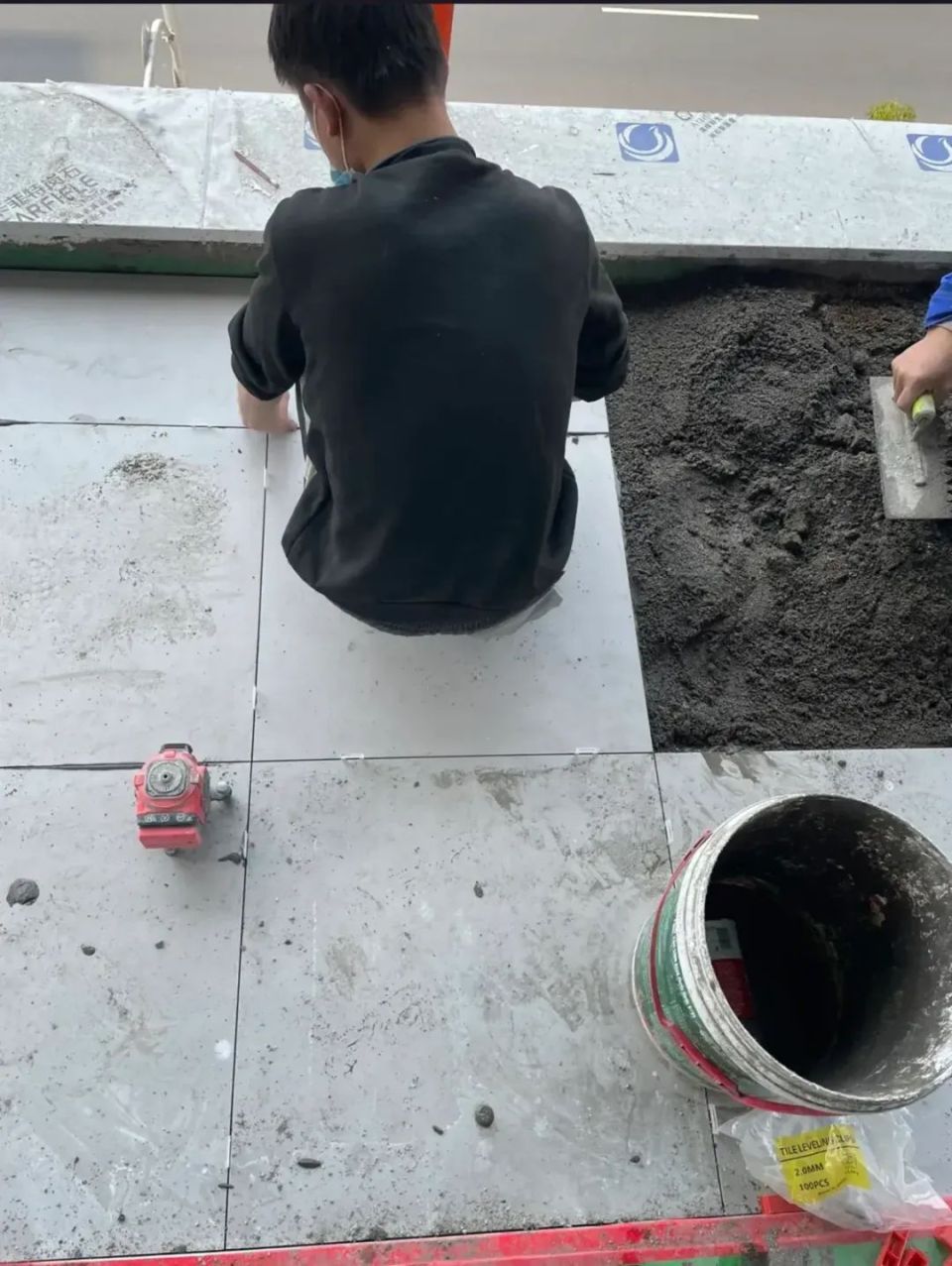 经历了雨季才知道阳台墙面贴瓷砖和刷乳胶漆的区别_腾讯新闻