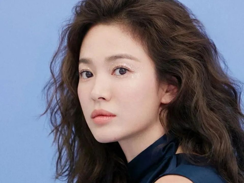 等再爆出新恋情时,是宋慧乔和玄彬,两人约会的照片被拍到,不过,这段