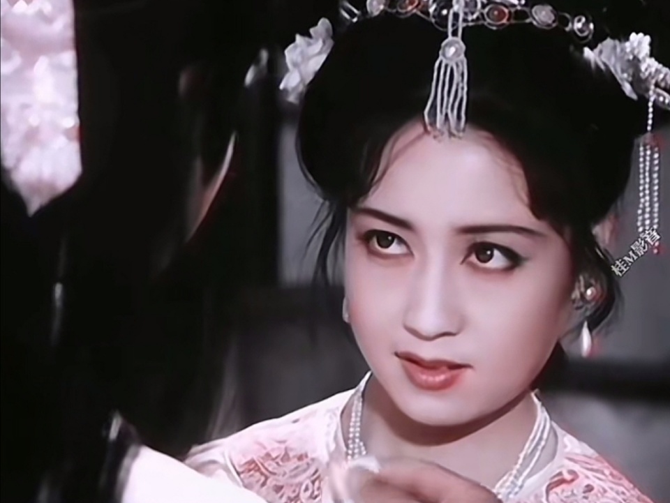 同样是穿嫁衣的魏慧丽,《精变》中的她比《西游记》中更漂亮