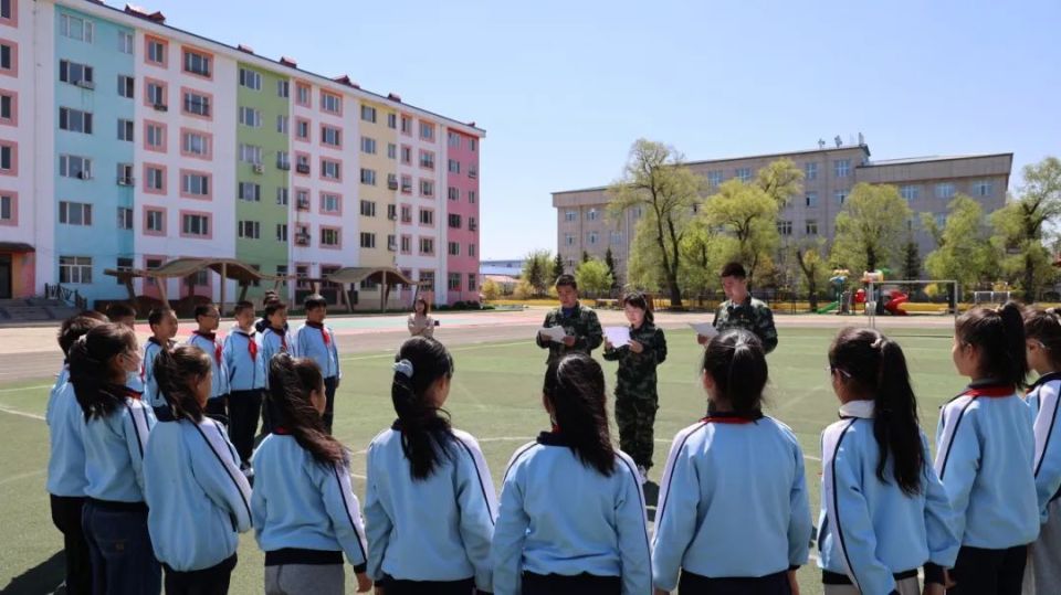 林口,大海林局公司工作人员走进辖区林业小学,为师生们带去了一堂别开