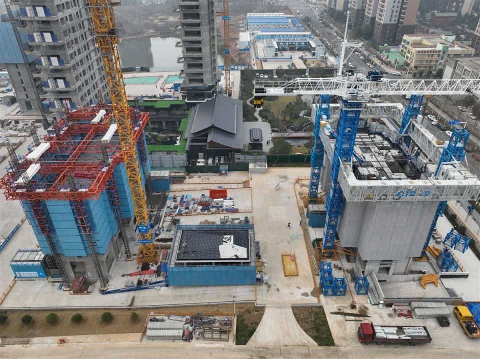 智能建造第四代住宅 这个项目为何用上两款造楼机？_腾讯新闻
