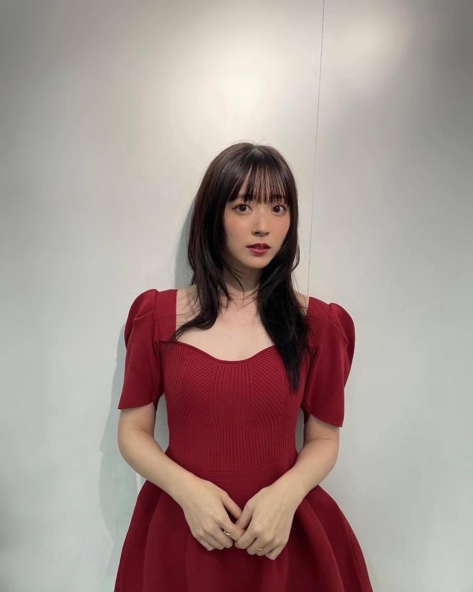 太可爱了田中碧女友铃木爱理抵达上海,用中文说谢谢感谢粉丝_腾讯新闻