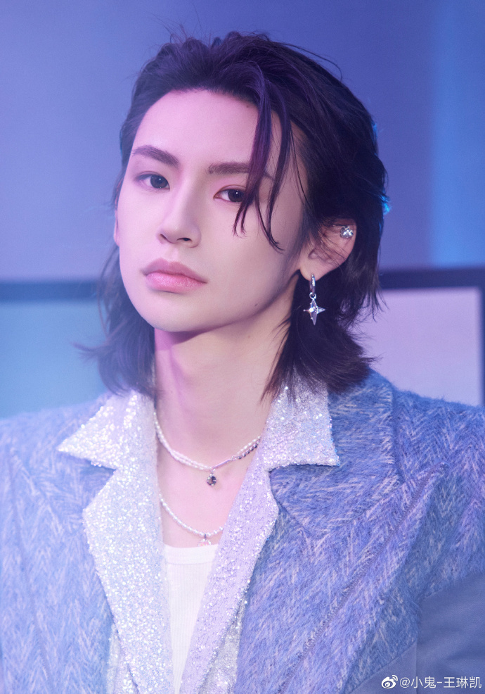 小鬼王琳凯被拍到乱扔烟头后道歉这些明星也乱扔过烟头