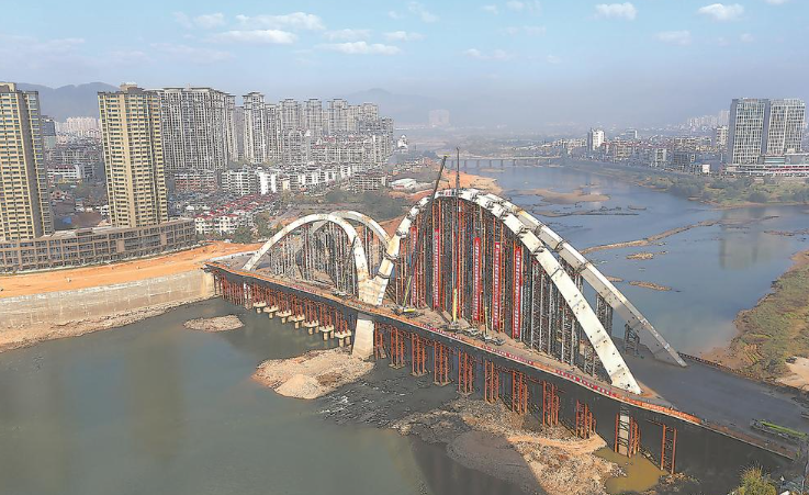 建瓯市三江口大桥钢拱成功实现合龙