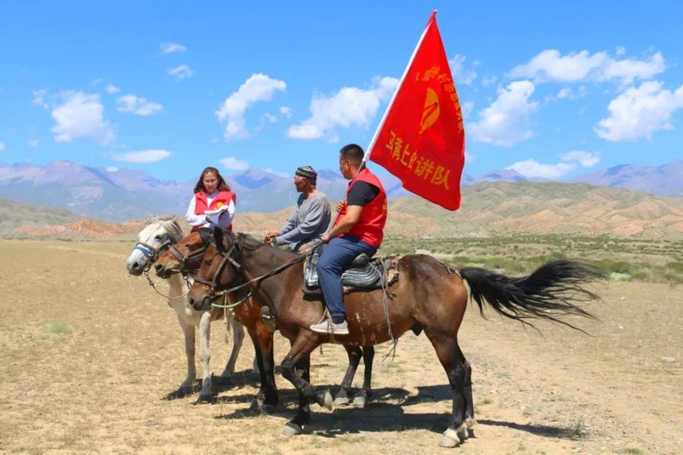 马背宣讲队，把党的好声音传递到最后一公里~_腾讯新闻
