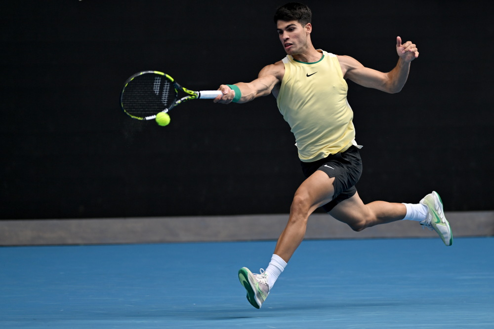 网球——澳网:阿尔卡拉斯晋级(4)_腾讯新闻