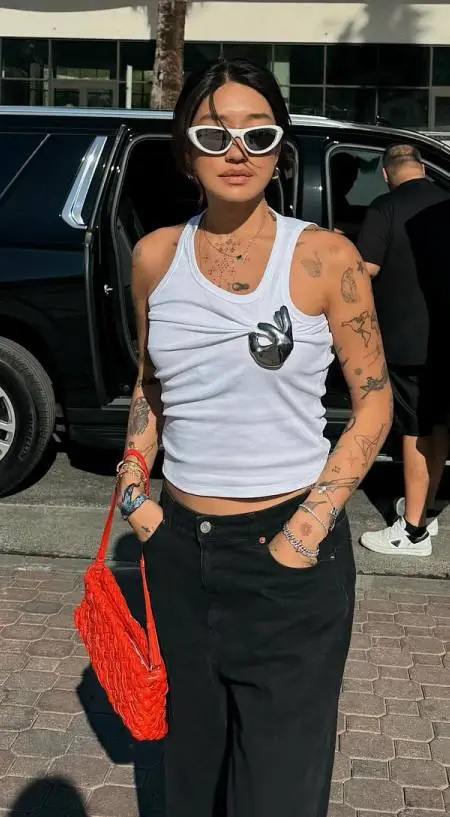 谢邀,以前很内向,戴上墨镜治好了