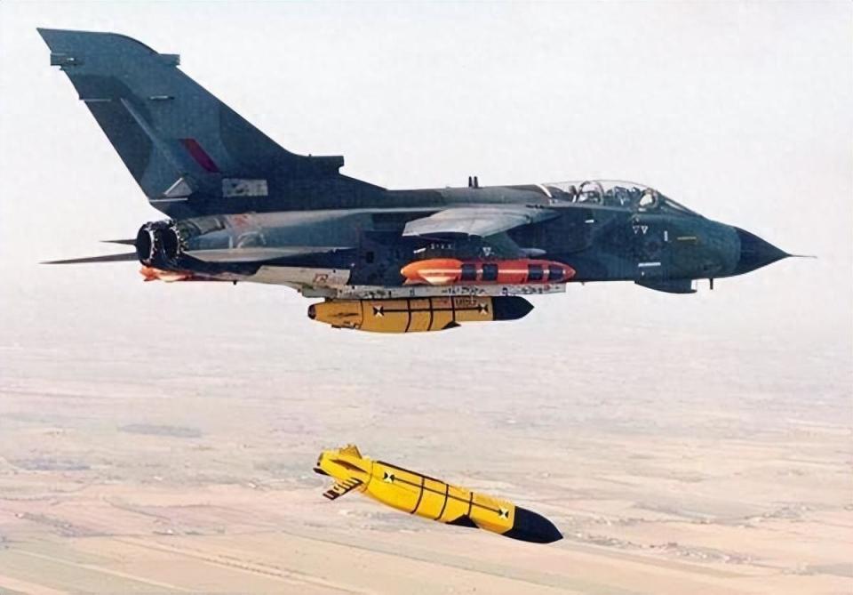 俄全球直播拆解"风暴阴影",美国惊出一身冷汗,幸亏