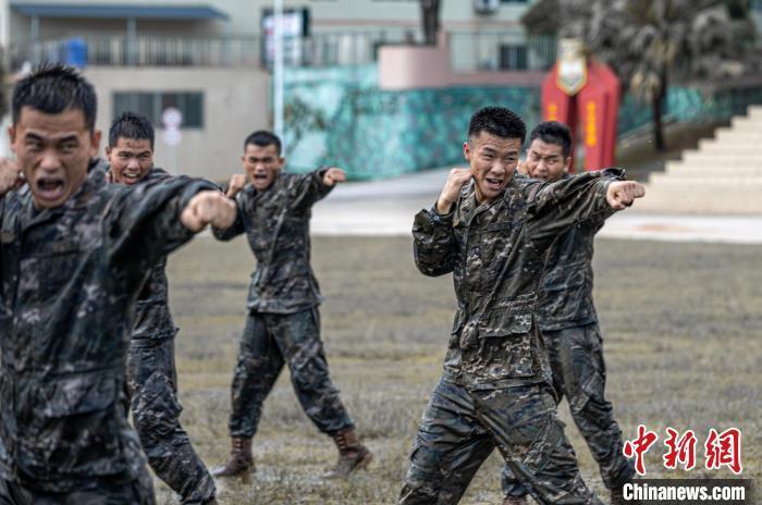 擒敌武警图片