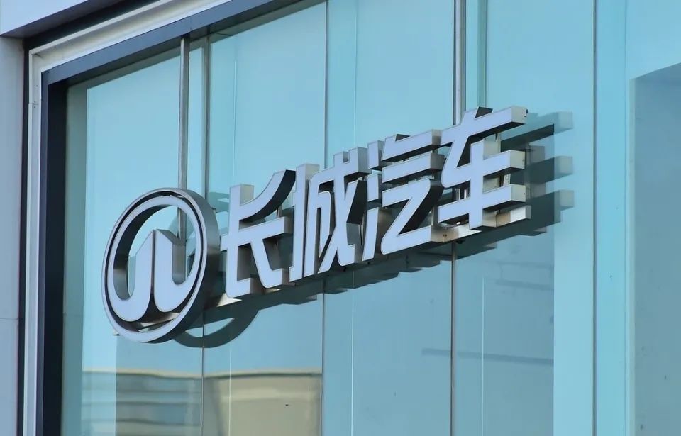 走向"台前"的魏建军_腾讯新闻