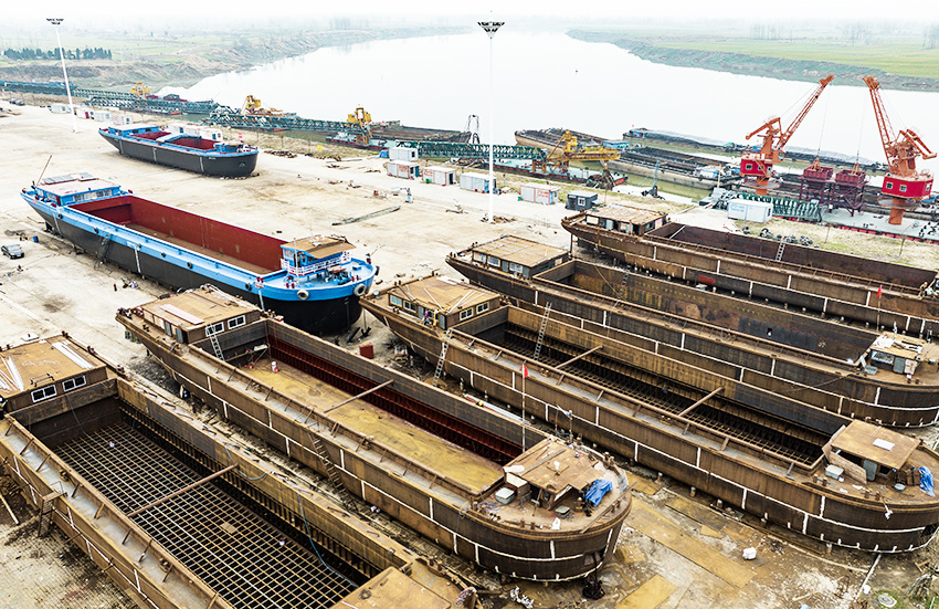 河南乡村振兴:淮河边新建一港口和造船厂 千吨货船下水|天定视界_腾讯