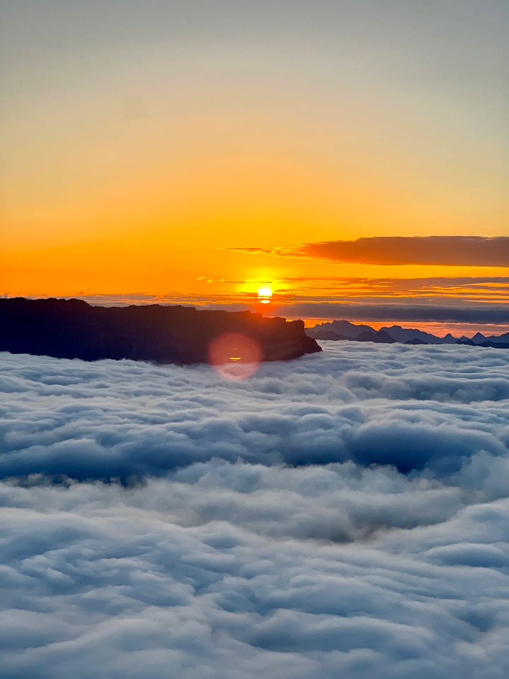 这个秋天你要不要去,领略曾家山马头岩瑰丽日出,感受自然之美?