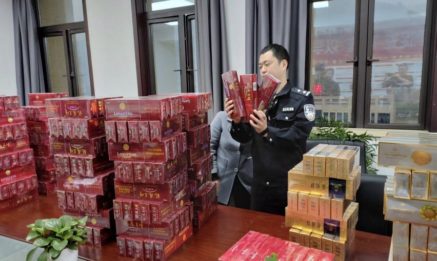 收购卷烟再以每条加价14元卖出重庆奉节警方破获一起非法倒卖香烟案