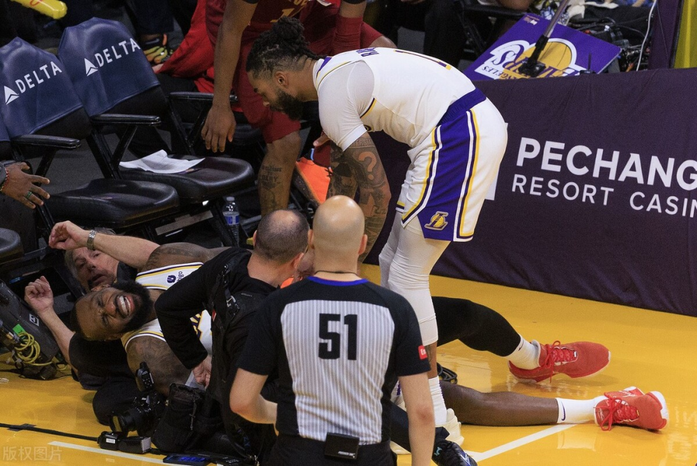 nba早报|詹姆斯提前离场 湖人西部第8 勇侠裁判报告出炉