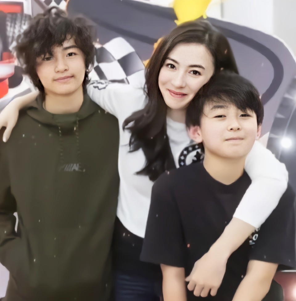 曝43岁张柏芝怀第四胎,已停工休养一个月,有望在龙年生一个女儿_腾讯