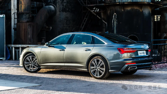 奥迪a6l最高降价15万!这款车最畅销却贱卖,别买亏了