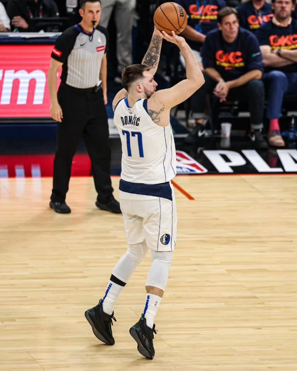 天才少年东契奇,正面临职业生涯最严峻的挑战