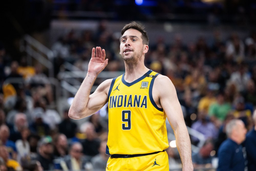 犯罪表现!麦康纳10中3仅6分3板 球队赢球他正负值-19