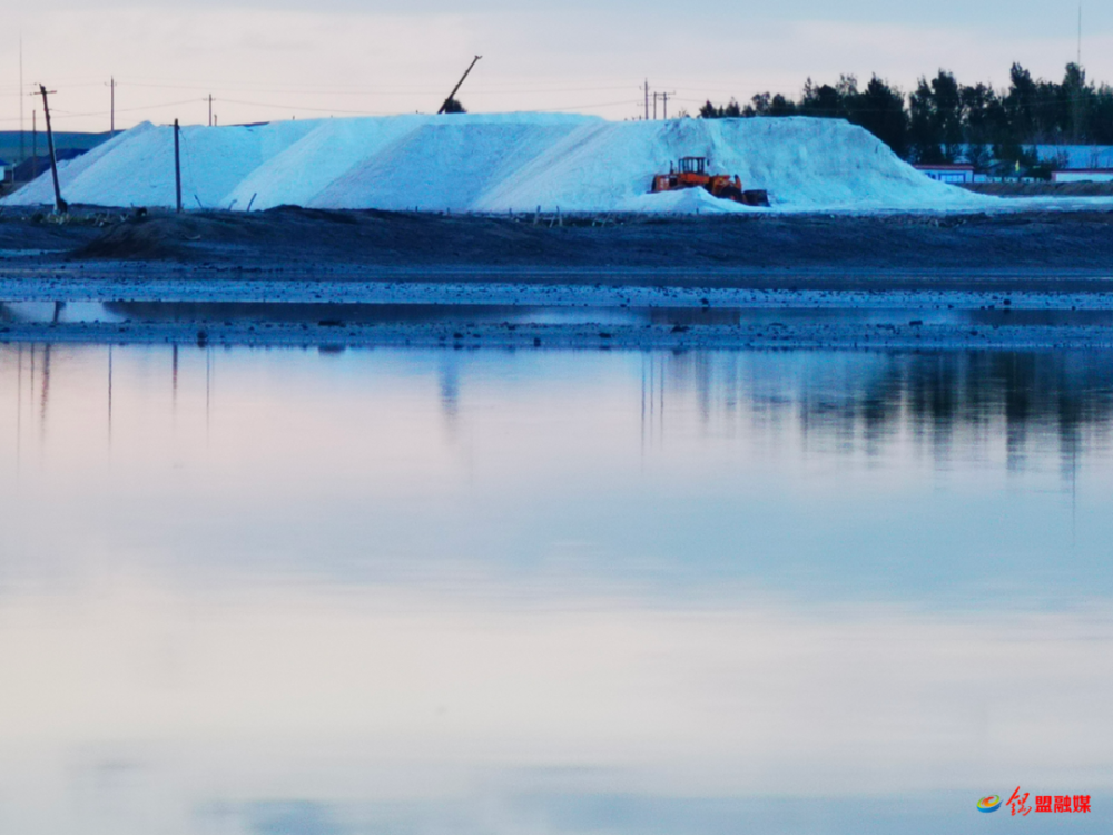看锡林郭勒丨草原上的天空之镜额吉淖尔盐湖