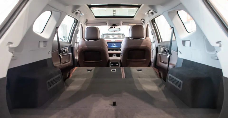 秒变双人大床,这时后备箱空间可达1930l,可以满足全家多种使用需求