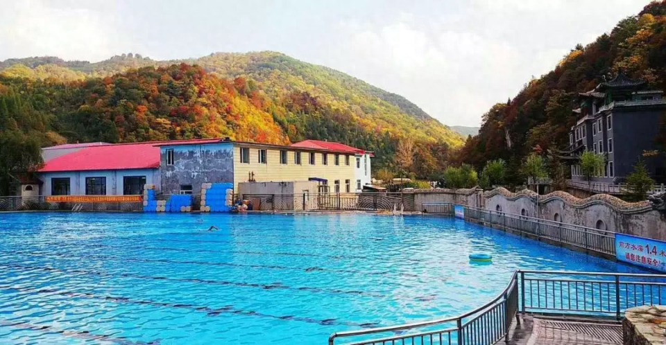 成人票100元开放时间:6:00—20:00仙人桥温泉旅游度假区温泉之贵,贵在