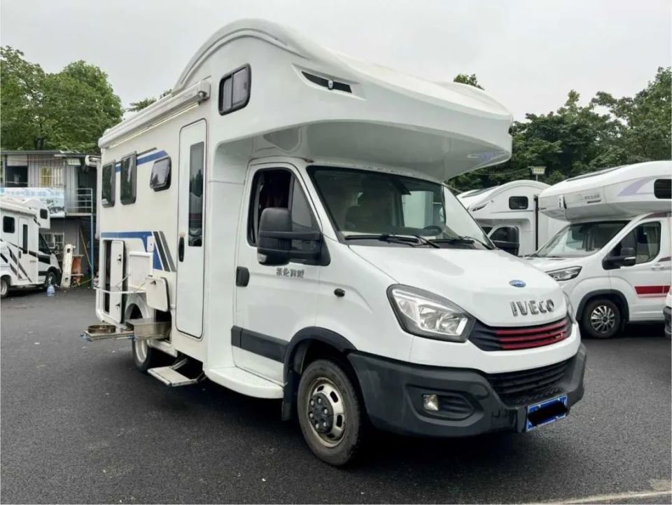 20年1月宇通c330双拓展房车