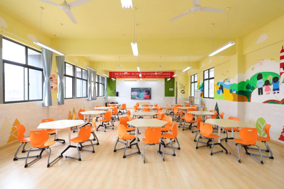 书香滋养山里娃!"梦想教室"让贵州小学大变身