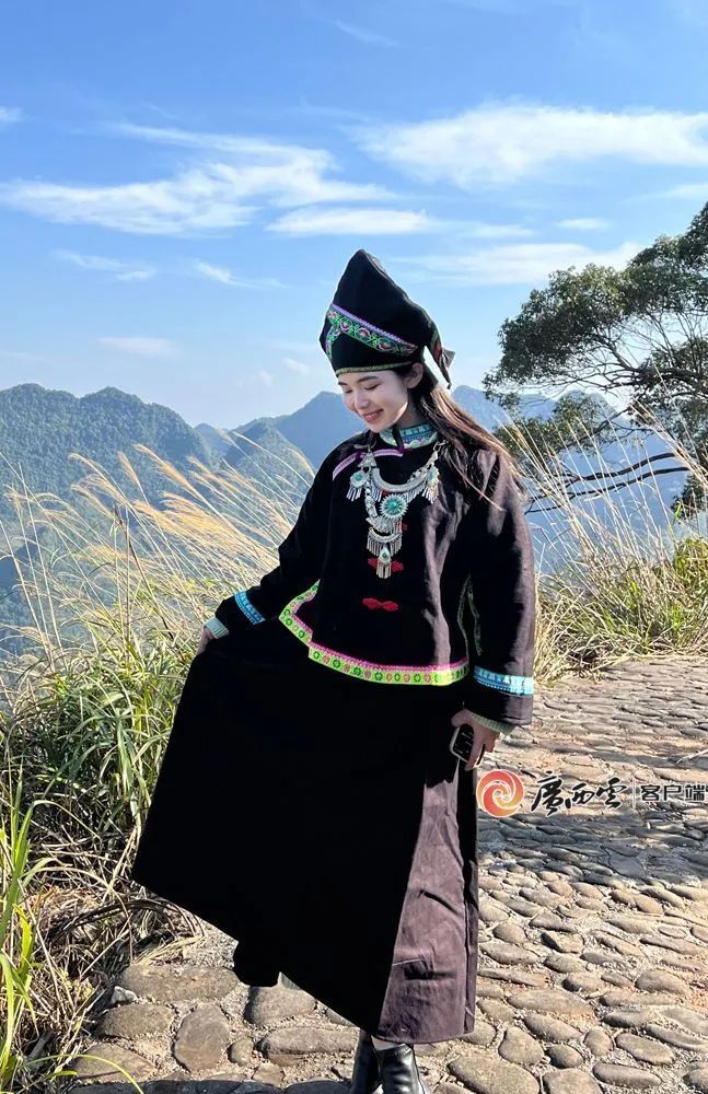 华服当潮丨以黑为美,解码壮族服饰的极致优雅_腾讯新闻