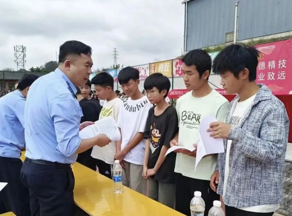 反诈宣讲走进贵州首钢水钢技师学院经开校区