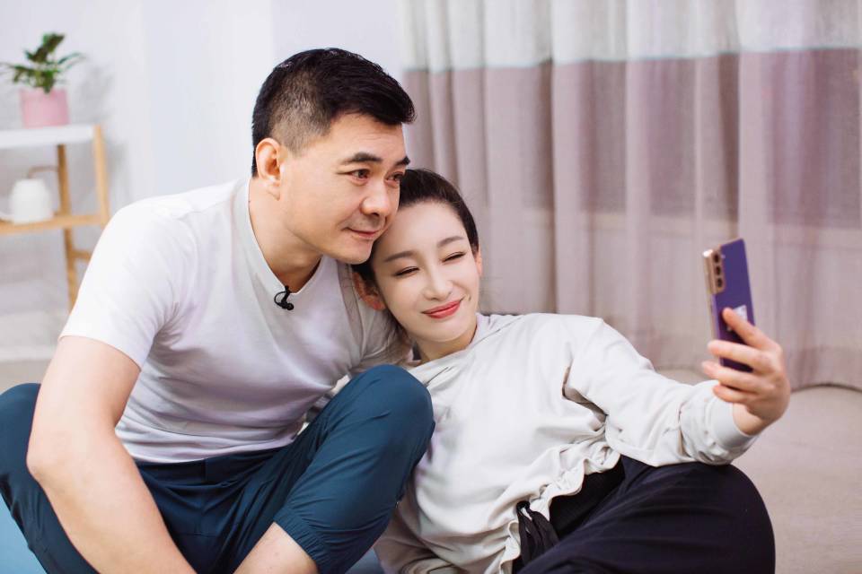 老公面前做"绿茶",外面是大姐大,秦海璐活成了无数女人羡慕的样子