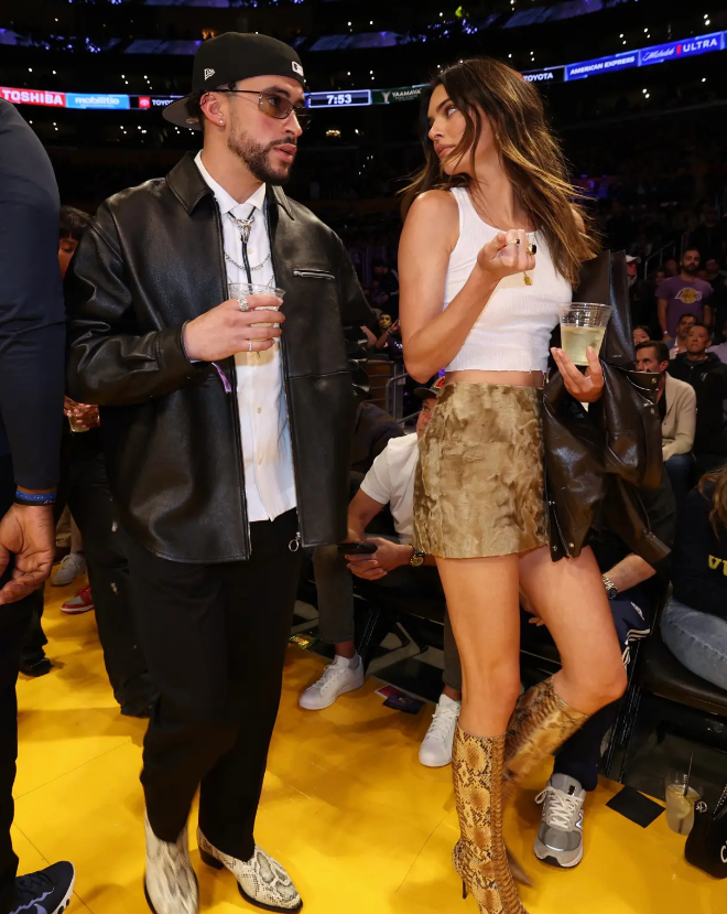 詹娜与前男友bad bunny又混到了一起!