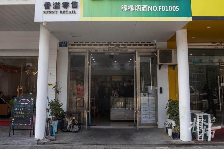 20年前快报读者帮她起了名字,今天她20周岁是一位白衣天使,金陆缘,祝