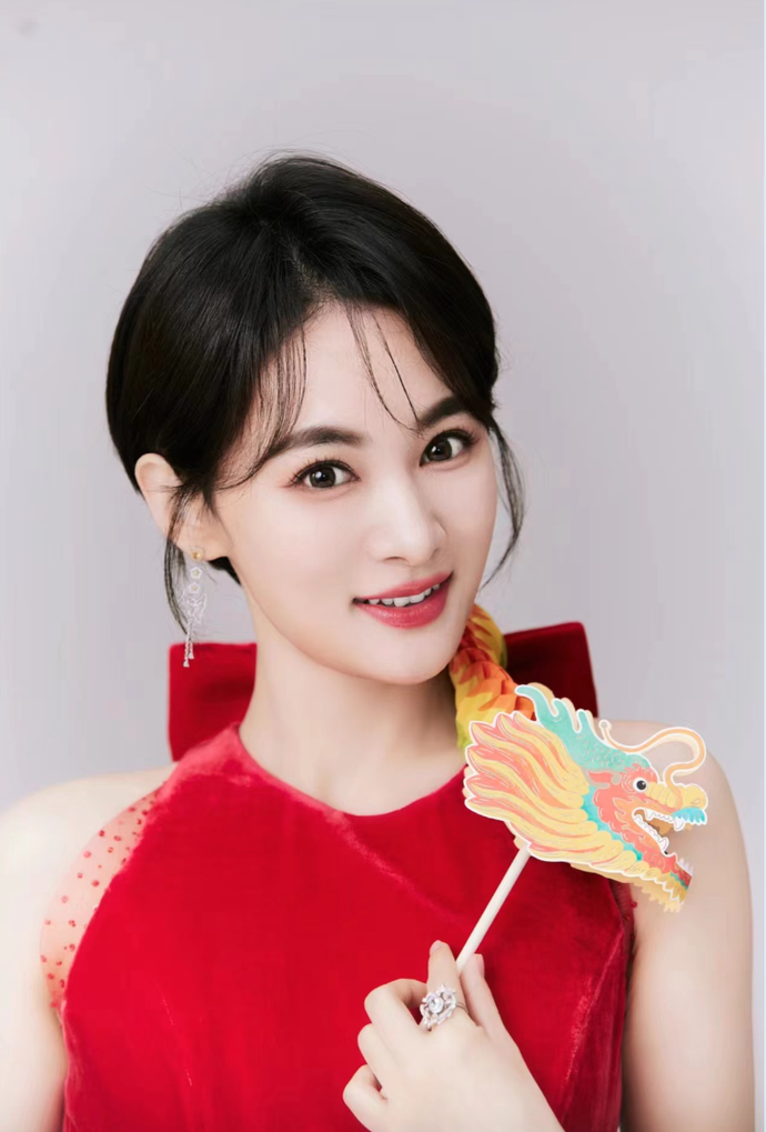 歌手刘洋洋亮相央视龙年春晚