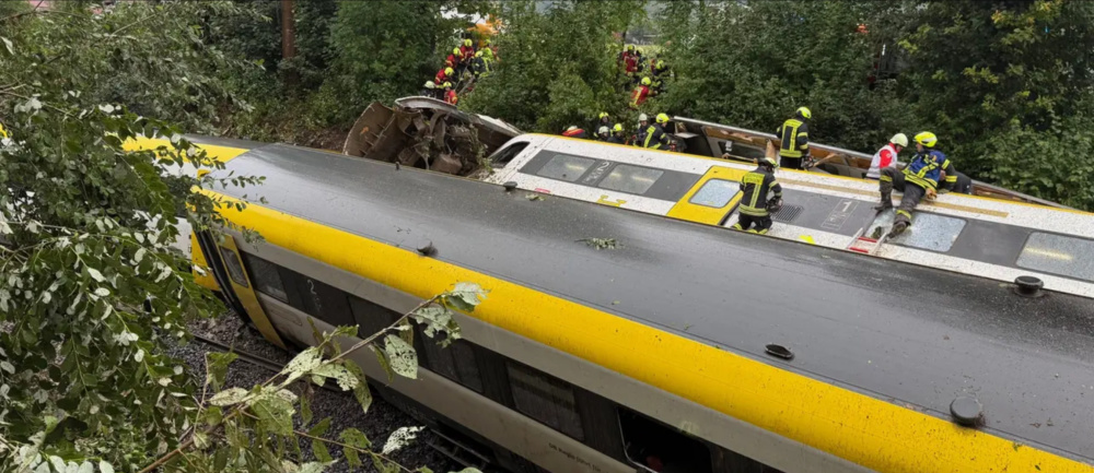 美国的7500怎么表示早安!世界丨美国与欧盟达成15%税率关税协议；全球首个！这一岛国计划全体移民_https://www.jmylbn.com_新闻资讯_第10张