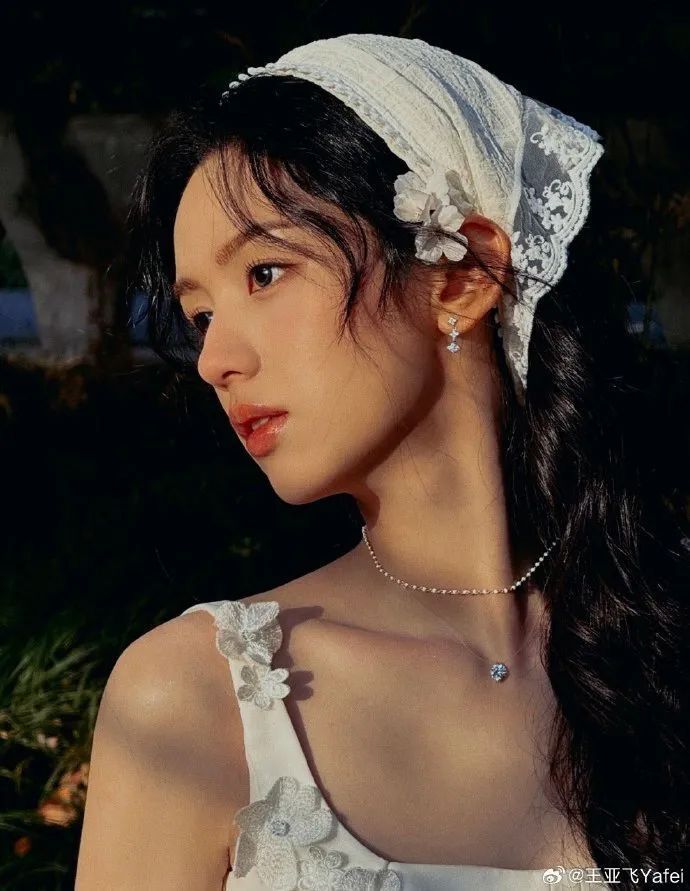 齐刘海双马尾裹上小红帽,粉嘟嘟像个草莓蛋糕,是谁又被小圆美到了我不