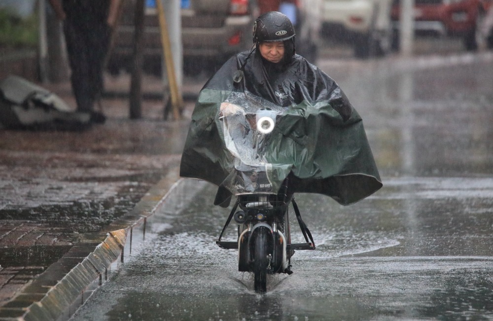 大雨如注袭冰城