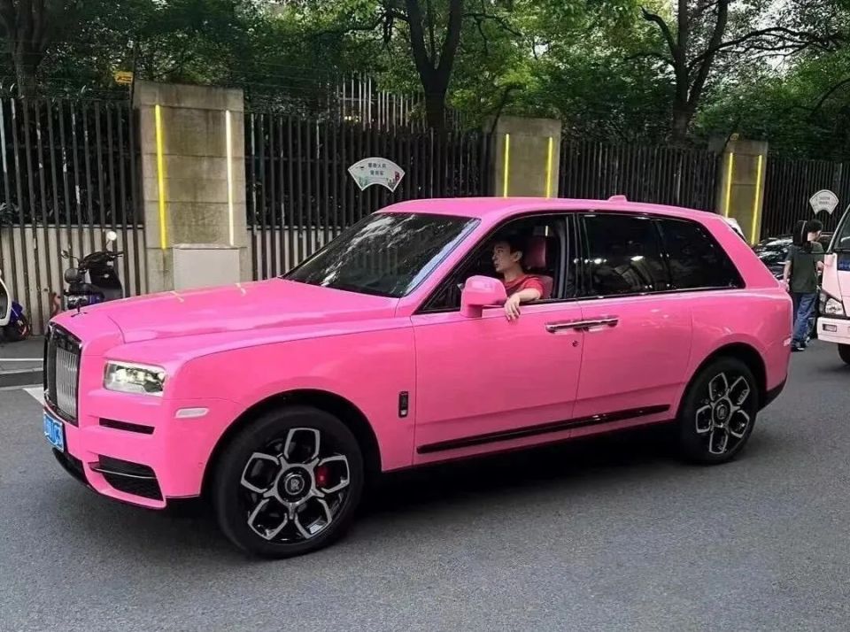 周鸿祎990万迈巴赫遭疯抢,王思聪858万幻影却无人问津?